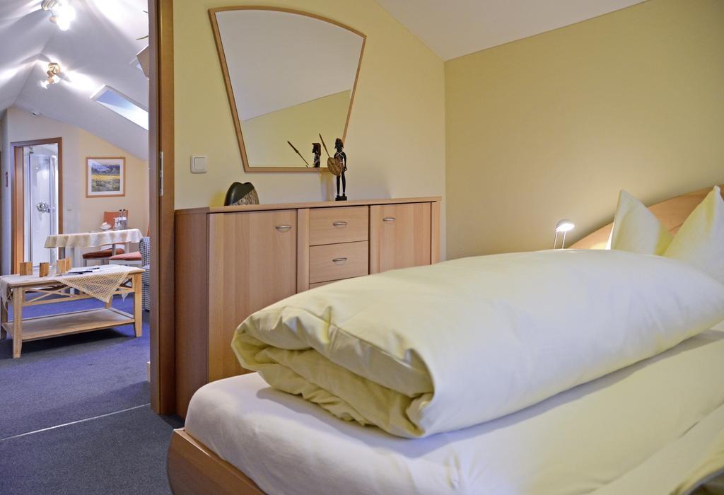 Hotel Gasthof Am Forsthof Edelsfeld Ruang foto