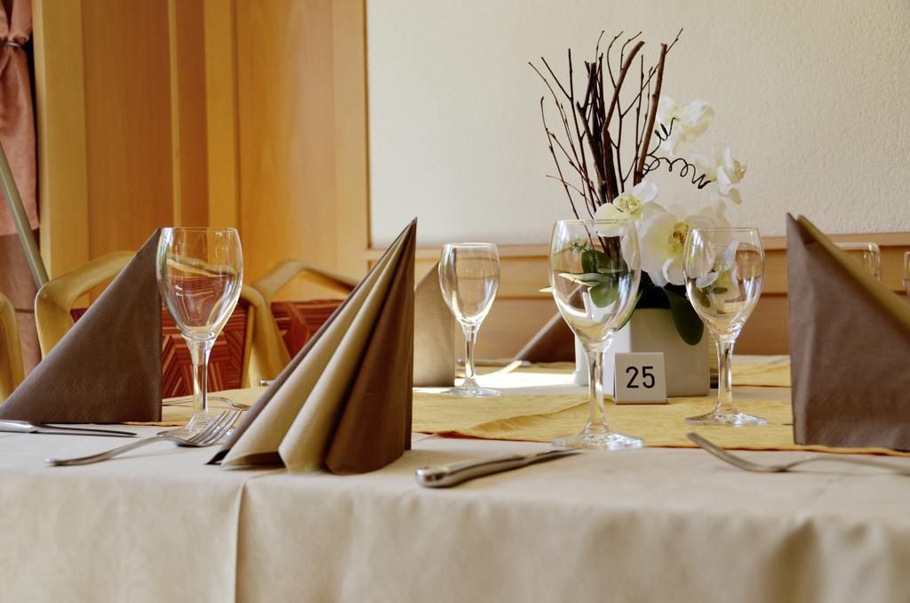 Hotel Gasthof Am Forsthof Edelsfeld Bagian luar foto
